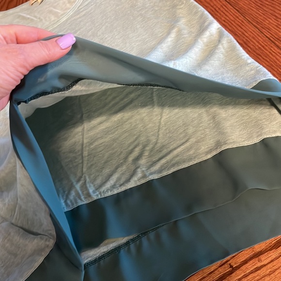 Bordeaux by Anthropologie rayon tunic top long sleeve 2 ply /chiffon hem green S - Picture 11 of 11